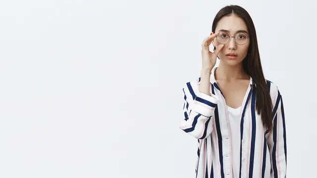 wanita september membosankan