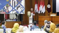 Plt Kepala Perpusnas E Aminudin Azis saat menjadi pembicara di Seminar Nasional Silahturami Perpustakaan Perguruan Tinggi Muhammadiyah Aisyiyah (Silasma) 2024. (Liputan6.com/ Dok Ist)