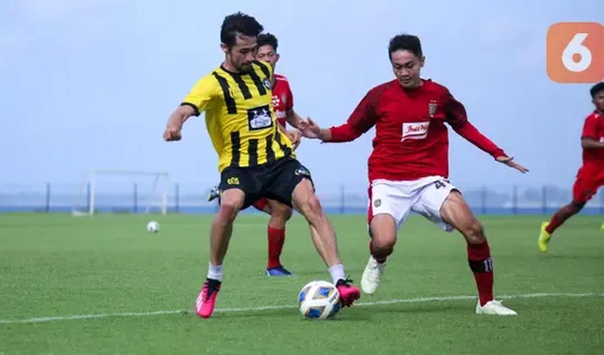 Sayangnya, bentrokan kembali terjadi di luar lapangan yang membuat sejumlah suporter terluka.