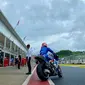 Alex Rins menjadi pembalap pertama yang menjajal Sirkuit Mandalika pada tes MotoGP, Jumat (11/2/2022) pagi WITA. (dok. Twitter Suzuki Ecstar)