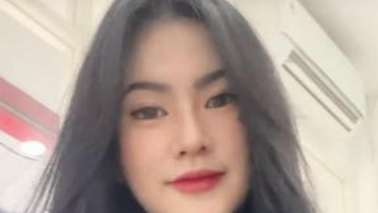 Tak Cuma Takjil, Cewek Cantik Non Muslim ini Tergila-gila Lagu 'Rindu Muhammadku' Sampai Hafal