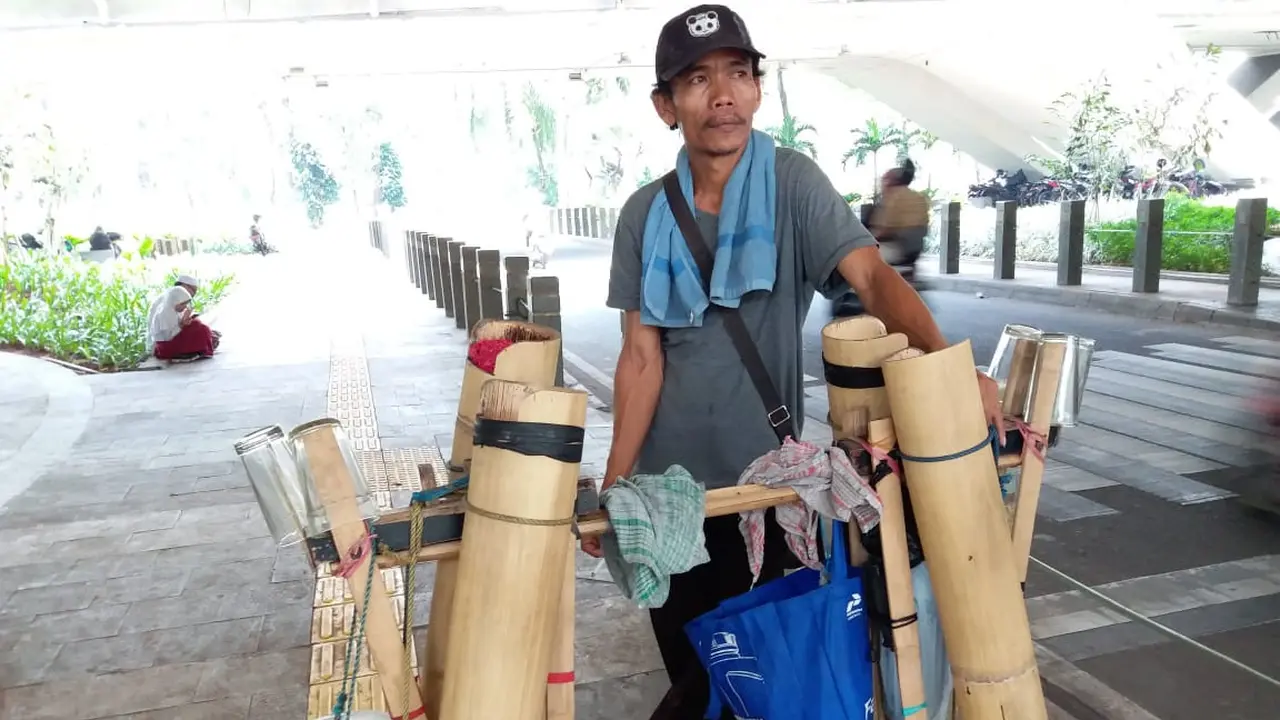 Memburu Penjual Air Nira yang Makin Sulit Ditemui di Jakarta