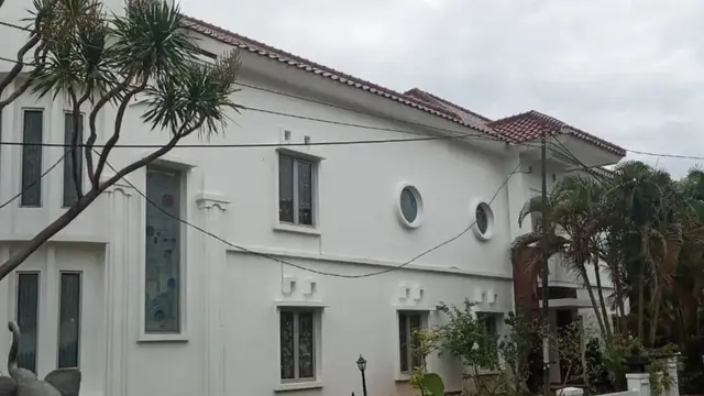 Bagian Luar Rumah Eko Patrio