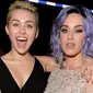 Miley Cyrus dan Katy Perry. (foto: Mtv.com)