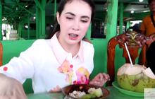 Makan Ikan Bakar di Warung Sisi Pantai, Arumi Bachsin: Saking Nikmatnya Kalau Mertua Lewat Pun Aku Enggak Nengok