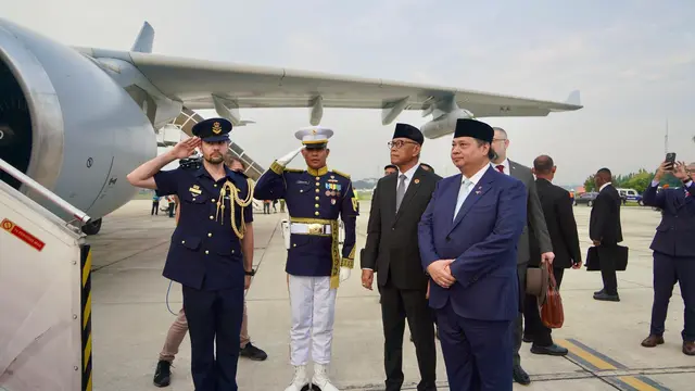 Menteri Koordinator (Menko) Bidang Perekonomian Airlangga Hartarto melepas kepulangan Perdana Menteri Australia Anthony Albanese, Jumat (16/5/2025).
