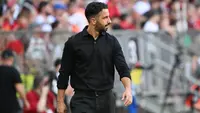 Reaksi pelatih AC Milan asal Portugal Ruben Amorim saat pertandingan persahabatan pramusim antara Manchester United dan AC Milan di Tarczynski Arena di Wroclaw, Polandia, pada 15 Agustus 2026. (Sergei GAPON/AFP)