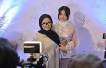 Pesona Fuji Memikat di Private Viewing Nabila Misha, Kagumi Karya Desainer Muda