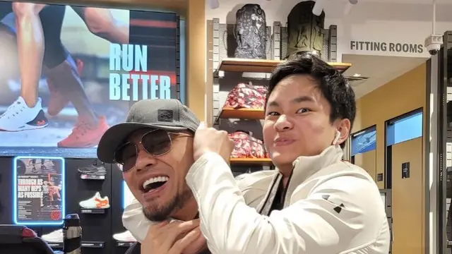 Azka dan Deddy Corbuzier. (Foto: Dok. Instagram @azkacorbuzier)