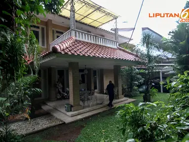 Selasa (22/4/2014), rumah dinas ketua BPK, Hadi Poernomo di komplek Perumahan Pejabat Negara Widya Chandra, Jakarta, terlihat lengang. (Liputan6.com/Faizal Fanani)