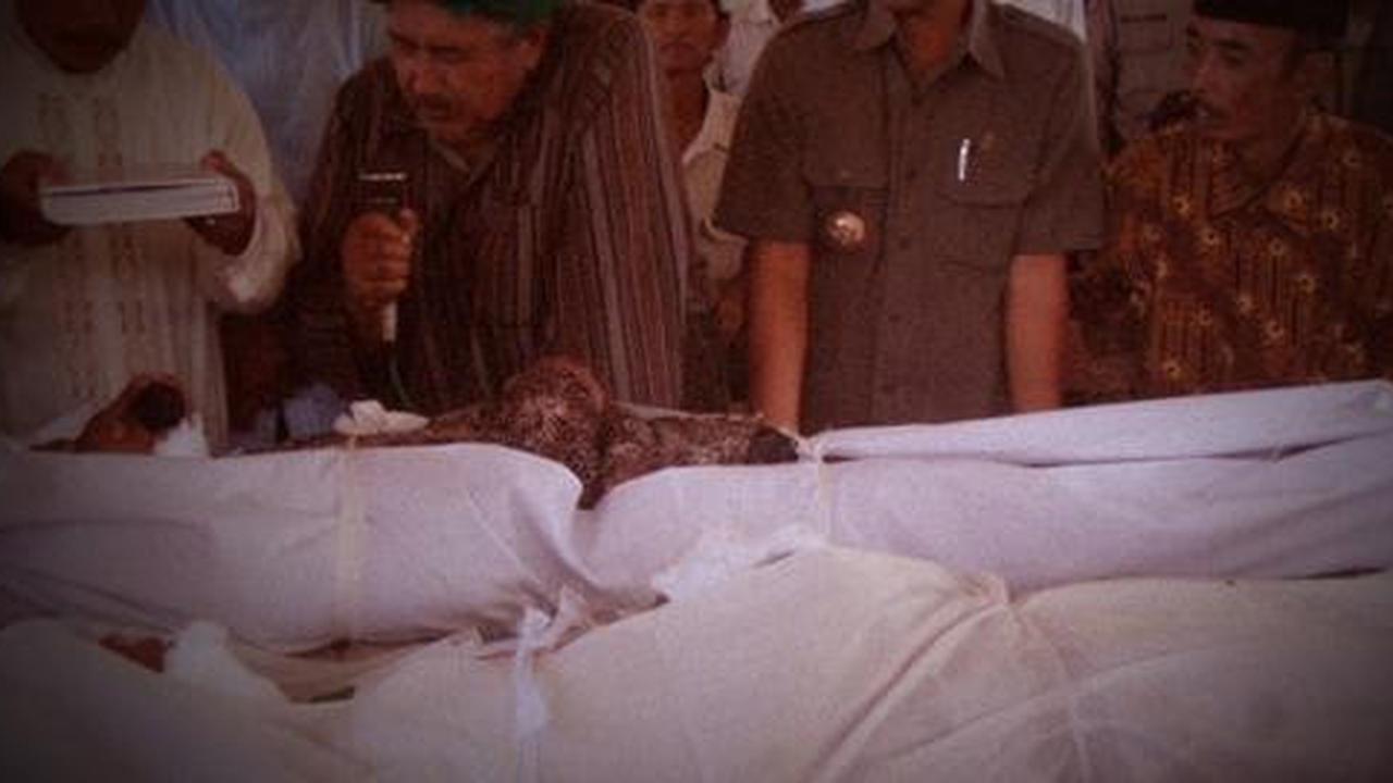 Pocong, dulu ditakuti kini jadi pundi-pundi materi 