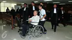 Terdakwa Komisaris PT Bursa Berjangka Jakarta (BBJ) Hassan Widjaja menjalani sidang putusan Majelis Hakim Tipikor, Jakarta, Senin (28/9/2015). Hassan divonis 2 tahun penjara dan denda Rp 100 juta subsidair 3 bulan kurungan. (Liputan6.com/Andrian M Tunay)