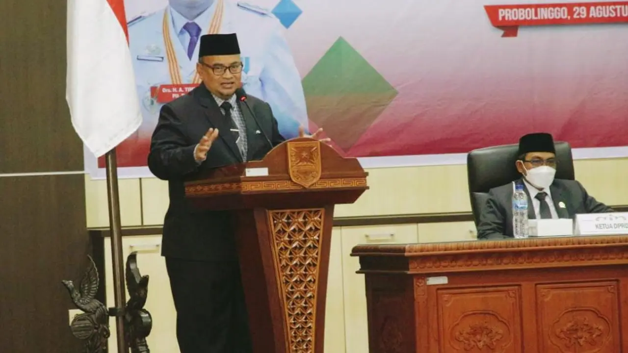 Timbul Prihanjoko resmi menjabat sebagai Bupati Probolinggo periode 2018-2023 mengantikan Puput Tantriana Sari yang ditangkap KPK.  (Istimewa).
