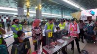 enteri Perhubungan Budi Karya Sumadi, memantau langsung aktifitas Bandara Internasional Soekarno Hatta (Soetta), Tangerang, Selasa (11/5/2021)