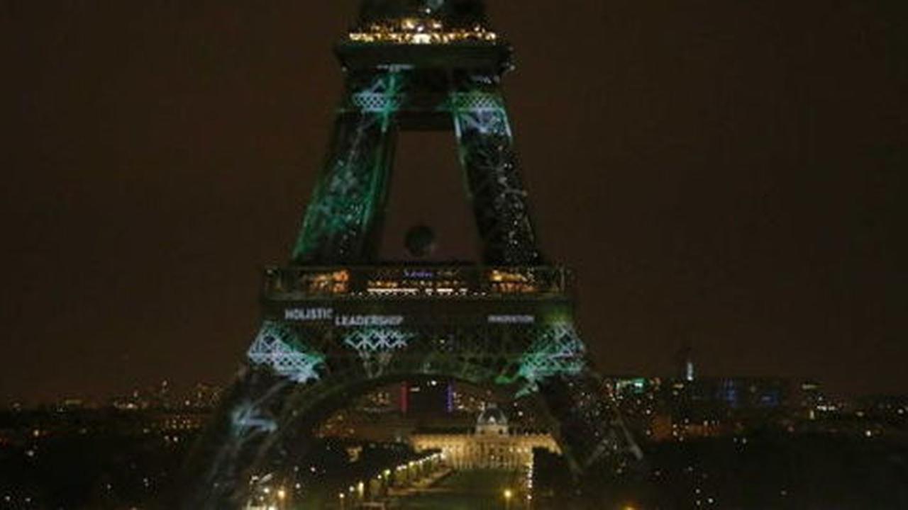 Peringati konferesi iklim, menara Eiffel berubah jadi hijau