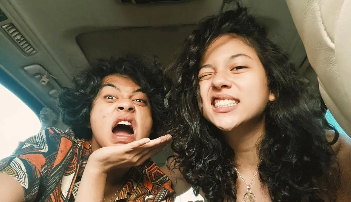 <p>Bastian Steel dan Sitha Marino sama-sama sering membagikan momen bersama di Instagram. Pasangan muda ini sudah tak sungkan membagikan momen kemesraan bersama yang dianggap warganet terlalu berani. (FOTO: instagram.com/sithamarino/)</p>