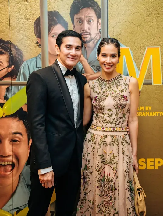 Meski Marsha Timothy diketahui lebih tua 3 tahun dari Vino G. Bastian, namun hal tersebut tak mengganggu keharmonisan keluarga. (FOTO: instagram.com/vinogbastian__/)