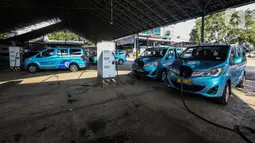 Perusahaan taksi biru, PT Blue Bird Tbk. (BIRD) menargetkan dapat mengadopsi hingga 500 unit kendaraan listrik untuk armadanya hingga akhir 2023. (Liputan6.com/Johan Tallo)