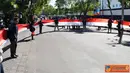 Citizen6, Surabaya: FAM Unair menggelar Aksi Arak-arakan Bendera Merah Putih sepanjang 54 Meter dan Penutupan jalan Airlangga Depan Pintu Masuk Kampus B Unair selama 54 Menit 54 detik, Senin (4/7). (Pengirim: Nias Stovit)
