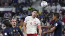 Polandia dipastikan tersingkir di babak 16 besar Piala Dunia 2022 usai menelan kekalahan 1-3 dari Prancis dalam laga ynag digelar di Al Thumama Stadium, Doha, Qatar, Minggu (4/12/2022) malam WIB. (AP/Natacha Pisarenko)