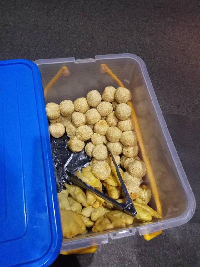 Onde-onde dagangan kakek Seger/copyright Facebook.com/Topan Waktra