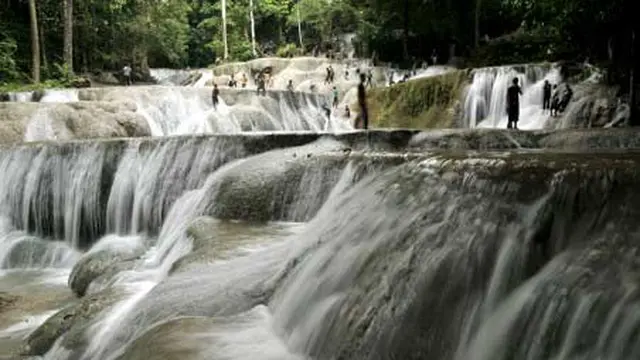Air Terjun Moramo