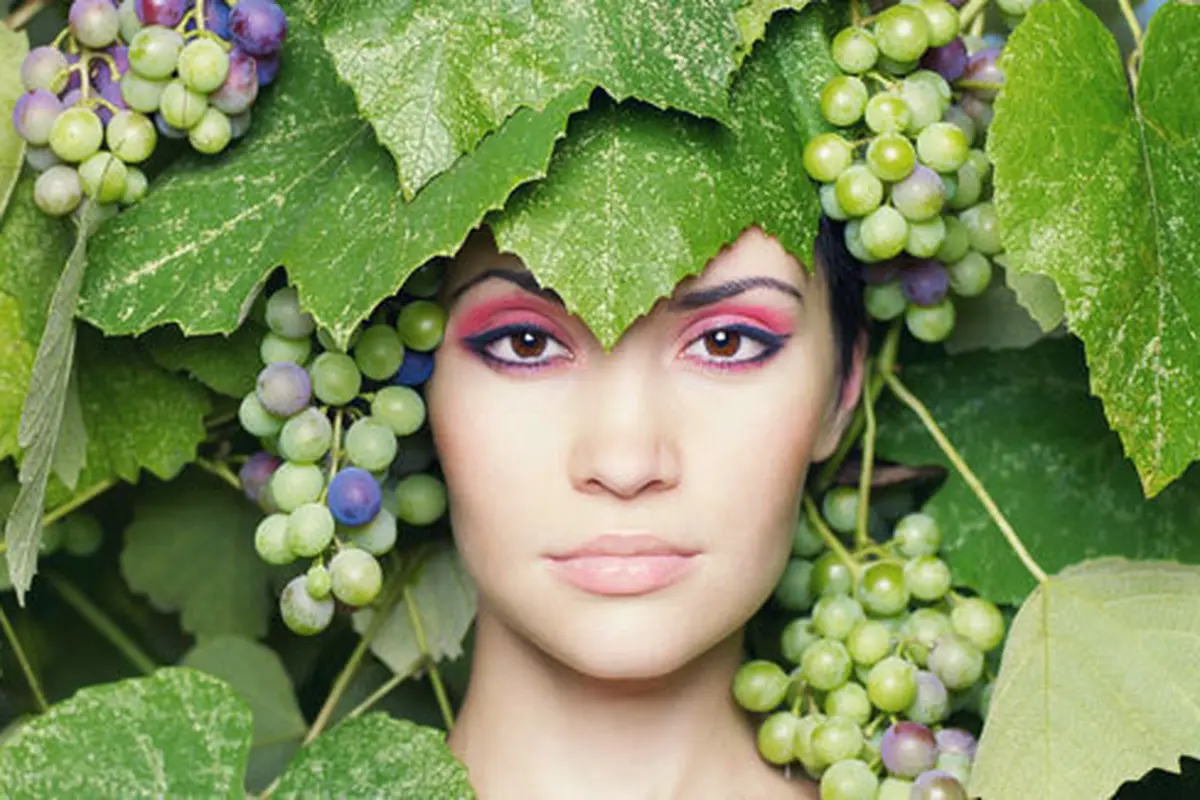 (C) shutterstock