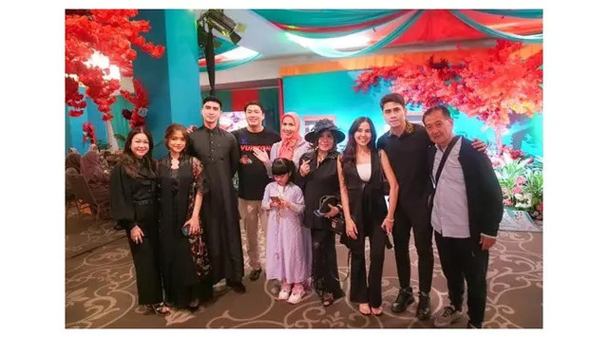 7 Momen Verrell Bramasta dan Fuji Bukber Bareng Keluarga Venna Melinda, Bikin Baper