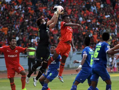 Persija Jakarta ditahan Persib Bandung (0-0) di laga lanjutan ISL 2014 di Stadion GBK, (10/8/2014). (Liputan6.com/Helmi Fithriansyah)