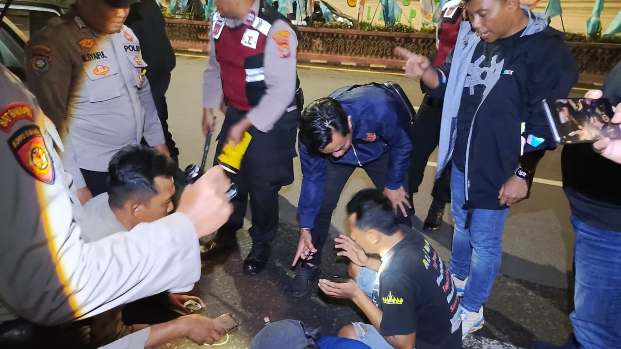 HK dan IP saat terjaring razia dan diamankan oleh Satresnarkoba Polresta Bandar Lampung. Foto : (Humas Polresta Bandar Lampung)