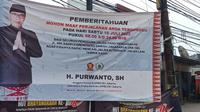 Spanduk permintaan warga agar mencari jalan alternatif karena ada pesta pernikahan anak Anggota DPRD DKI jakarta Purwanto. (Istimewa)