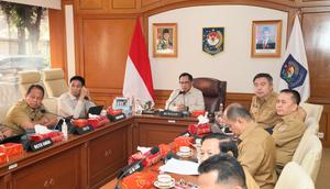 Menteri Dalam Negeri (Mendagri) Tito Karnavian memimpin Rapat Koordinasi Pendataan Kerusakan Rumah, Fasilitas Umum, dan Jumlah Pengungsi Terbaru Pascabencana di Wilayah Sumatera. (Istimewa)