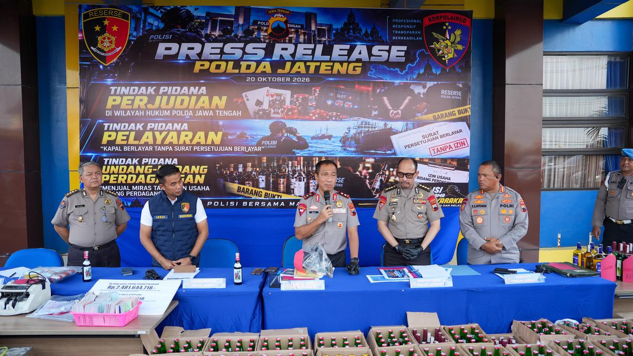 Ribuan Botol Miras Ilegal Disamarkan di Balik Material Bangunan