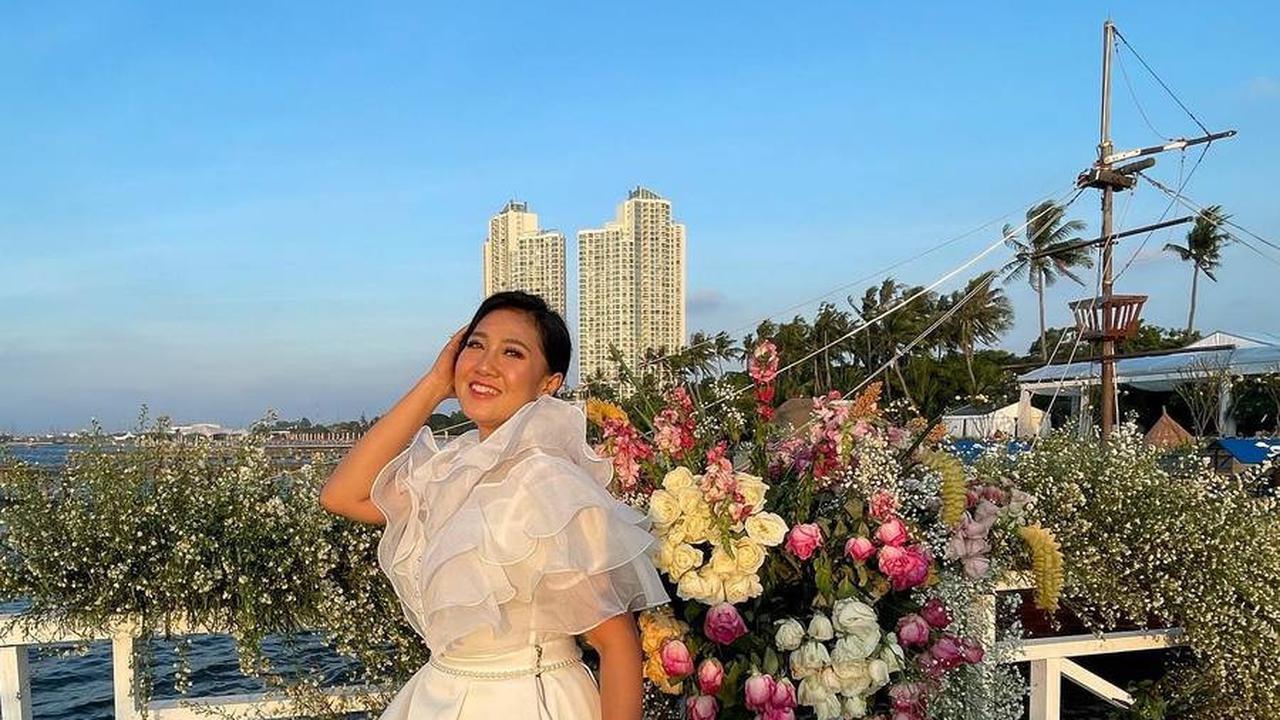 Eri Suzan Tampil Berkelas