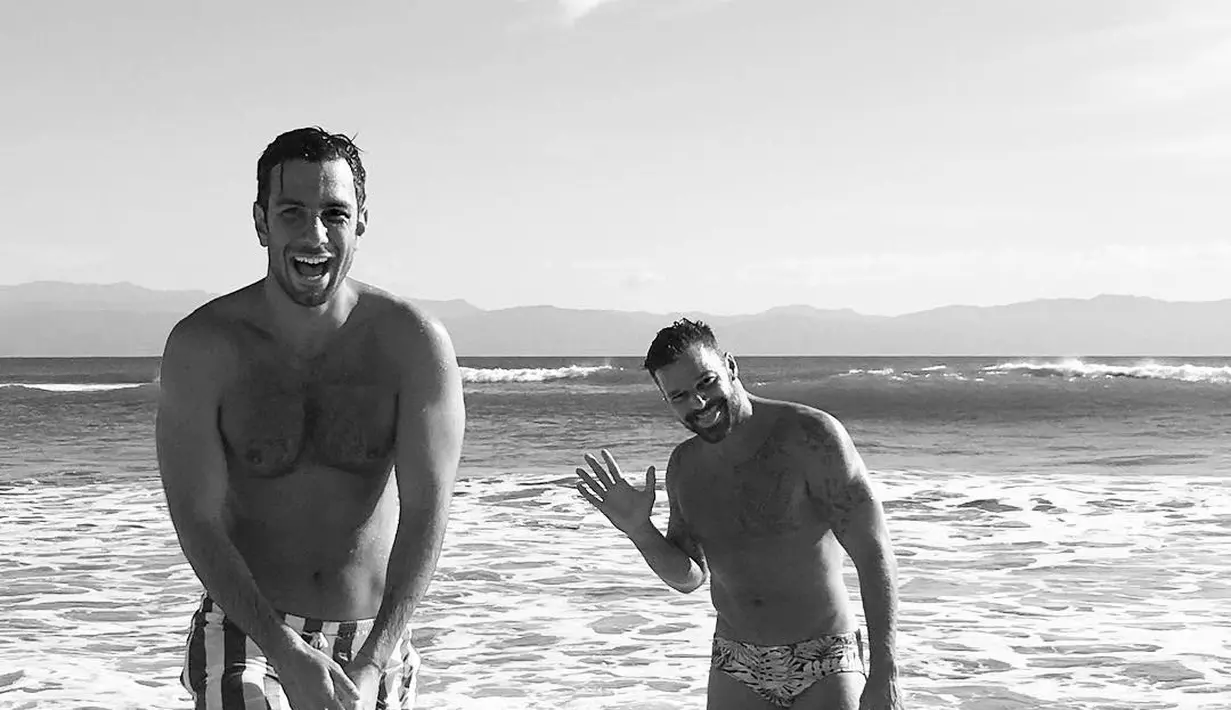 Sama seperti Ricky Martin, sang suami, Jwan Yosef pun nggak segan untuk memamerkan kehangatan keluarga mereka di sosial media. (instagram/jwanyosef)