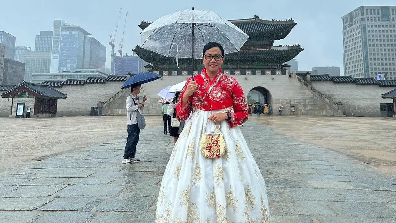 6 Potret Gaya Menkeu Sri Mulyani Pakai Hanbok di Korea Selatan, Bak Drakor