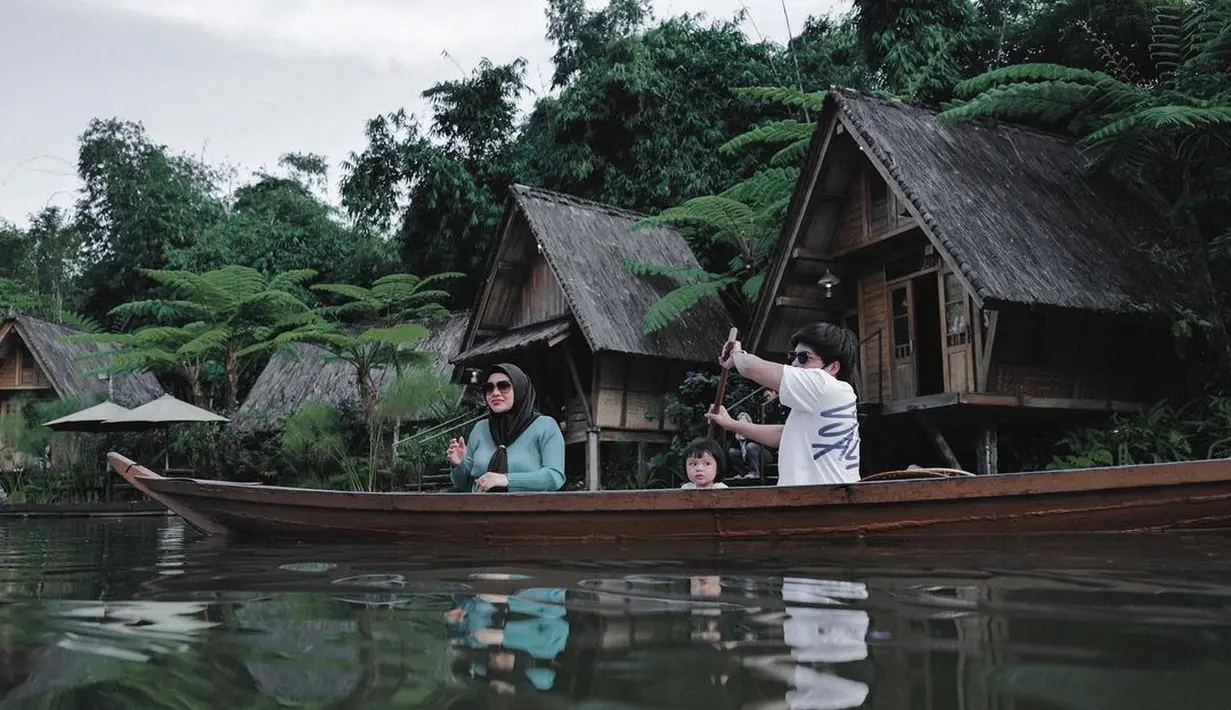 Tidak hanya pasangan yang menikah sejak 2021 ini yang menarik perhatian, tapi juga putri pertamanya yang lucu dan menggemaskan. [Instagram/aurelie.hermansyah]