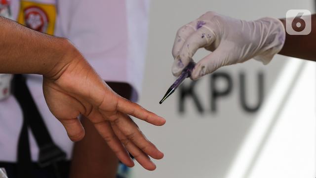 Pilkada Tangerang Selatan, Petugas KPPS Cendana Residence Kenakan Seragam Sekolah