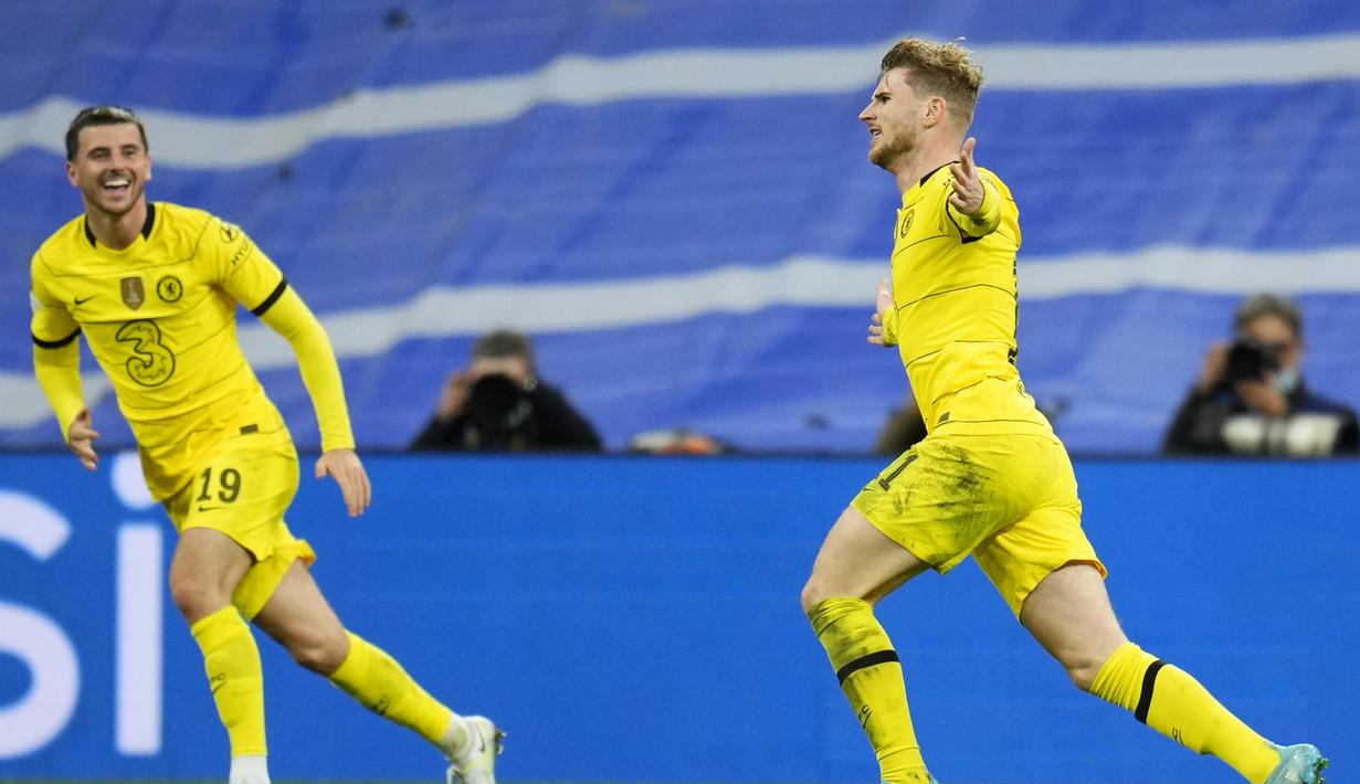 Timo Werner membuktikan kualitasnya sebagai striker berbahaya. Dia tampil sangat bagus dan merepotkan bagi pertahanan Madrid dengan kecepatan yang dimiliki. Werner mencetak satu gol yang membawa Chelsea unggul 3-0. Werner juga membuat assist untuk gol Mason Mount. (AP/Manu Fernandez)