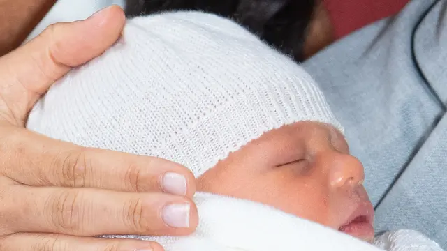 Pangeran Harry dan Meghan Markle Pamer Wajah Bayi Pertamanya