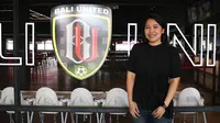 Manajer Bali United Cafe, Megawati Agustiani. (Bola.com/Aditya Wany)