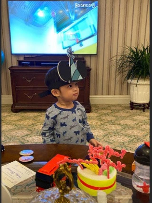 7 Potret Liburan Sandra Dewi di Hong kong, Menginap di Hotel Bak Istana