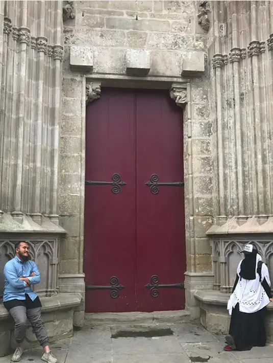 "Perceraian ini bukan kemauan saya, tapi kemauan Caisar ketika memutuskan kembali ke entertain, dia juga memutuskan untuk bercerai dengan saya," tulis Indadari saat berbincang via aplikasi pesan singkat yang diterima awak media, Jumat (18/8/2017) malam. 