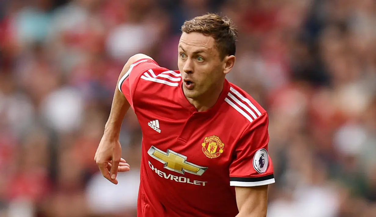 5. Nemanja Matic – Kehadiran mantan pemain Chelsea  ini membuat Paul Pogba dan Marouane Fellaini bisa menjelajah lebih jauh ke depan. Meski berusia 28 tahun, tapi Ia terlihat segar dan telah mendominasi lini tengah MU. (AFP/Oli Scarff)