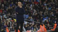 Pelatih Manchester City, Pep Guardiola menyaksikan pemainnya bertanding melawan Sevilla pada pertandingan lanjutan Grup G Liga Champions di stadion Etihad di Manchester, Inggris, Kamis (3/11/2022). Man City menang atas Sevilla dengan skor 3-1. (AP Photo/Rui Vieira)