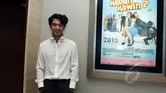 Aktor Reza Rahadian di sela-sela gala premiere film "Kapan Kawin?" di XXI Epicentrum Walk, Jakarta, Kamis (5/2/2015). (Liputan6.com/Panji Diksana)