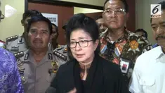 Menteri kesehatan,  Nilla Moeloek, Senin malam, mendatangi rumah Sakit Polri Bhayangkara, Kramat Jati, Jakarta Timur, meninjau Posko Ante Mortem dan Post Mortem kecelakaan pesawat Lion Air JT 610.