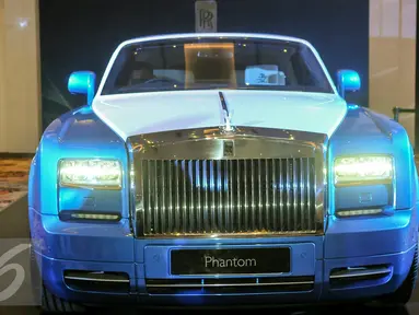 Rolls Royce Bespoke saat dipamerkan di Fairmont Hotel, Jakarta, Kamis (31/3/2016). Rolls-Royce mempersilahkan konsumen untuk ikut menciptakan personalisasi yang lebih individu pada mobilnya melalui Rolls-Royce Bespoke. (Liputan6.com/Yoppy Renato)