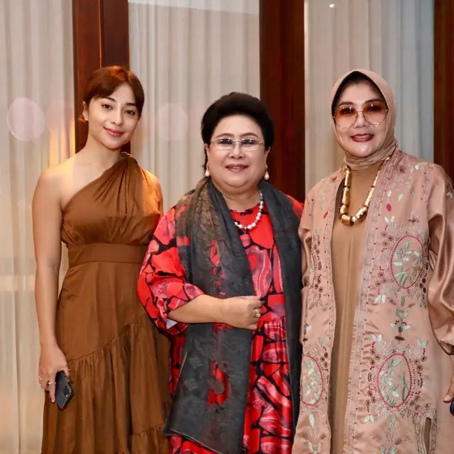 Potret 6 Artis Bareng Ibunda dan Mama Mertua, Kompak Bak Kakak Adik