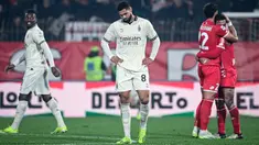 Ekspresi gelandang AC Milan, Ruben Loftus-Cheek setelah timnya kalah dalam pertandingan sepak bola Serie A Italia melawan AC Monza di Stadion Brianteo, Monza, pada 18 Februari 2024. (Piero CRUCIATTI/AFP)